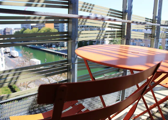 St Christopher's - Canal