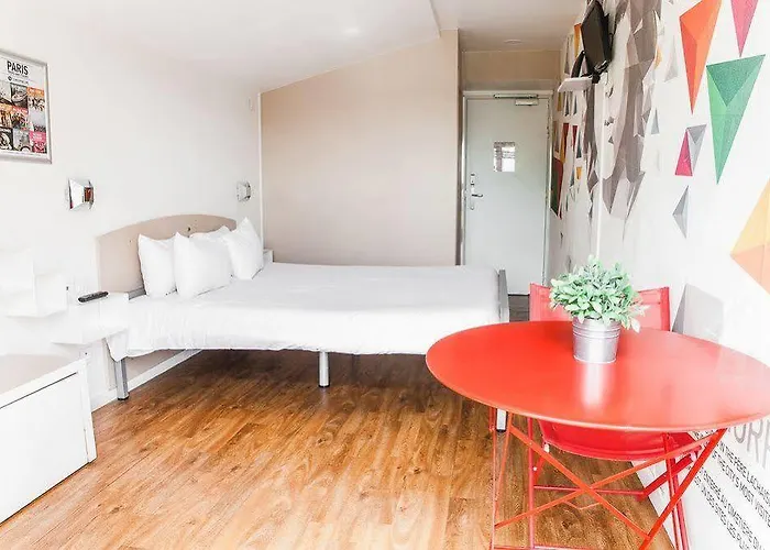 St Christopher's - Canal *