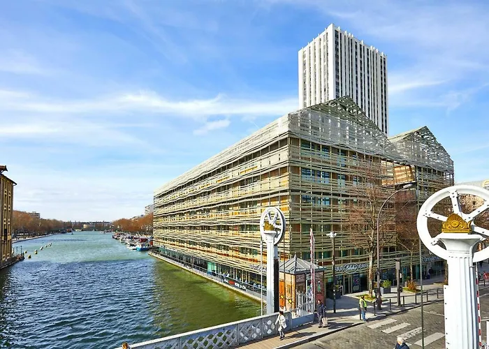 St Christopher's - Canal *