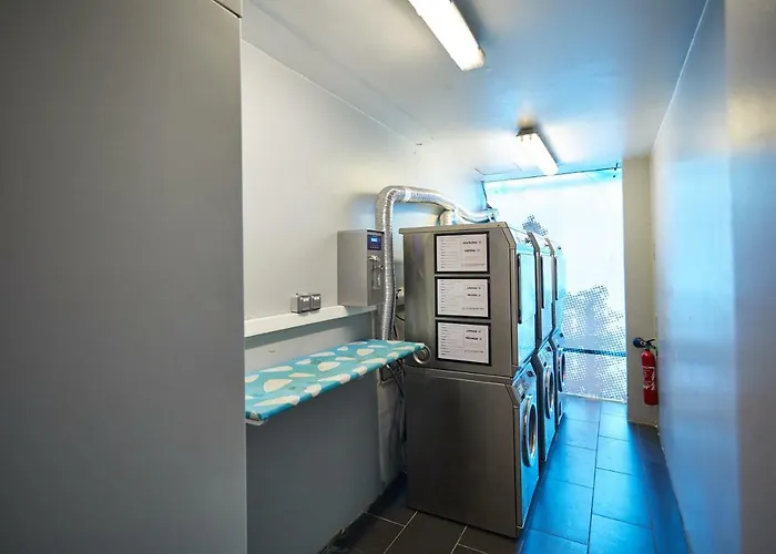 St Christopher's - Canal Parigi