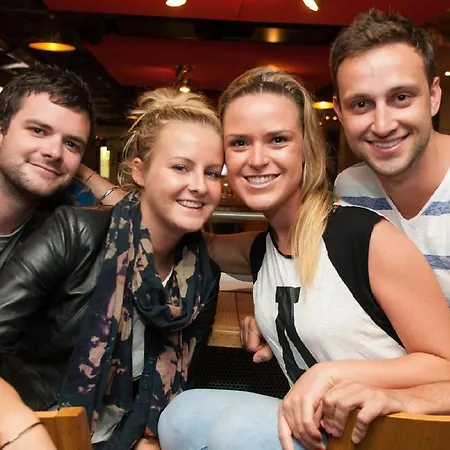 St Christopher's - Canal פריז