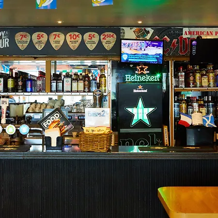 St Christopher's - Canal * פריז