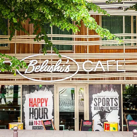 St Christopher's - Canal פריז