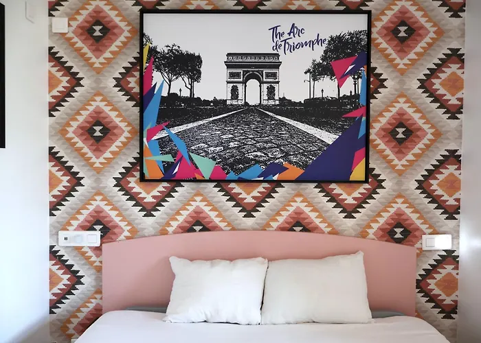 St Christopher's - Canal *