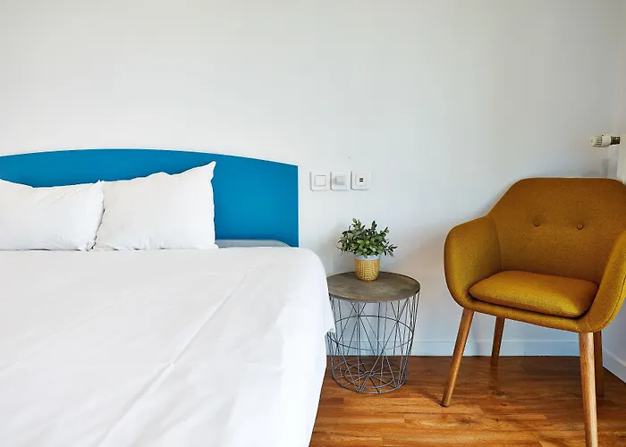 St Christopher's - Canal *