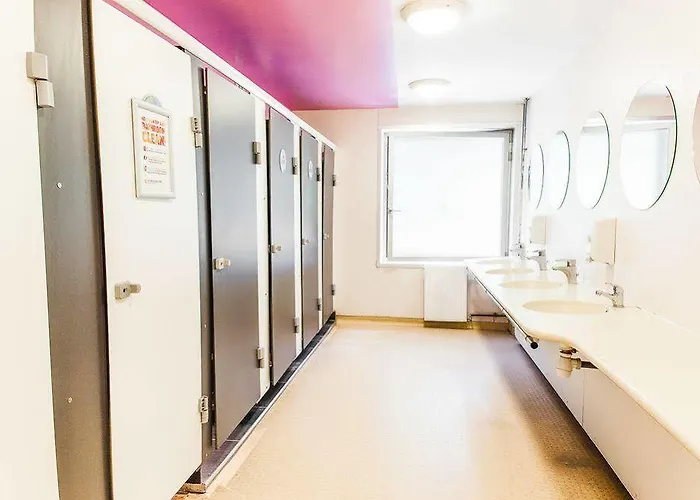 St Christopher's - Canal París