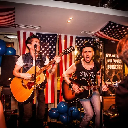 St Christopher's - Canal Hostal *