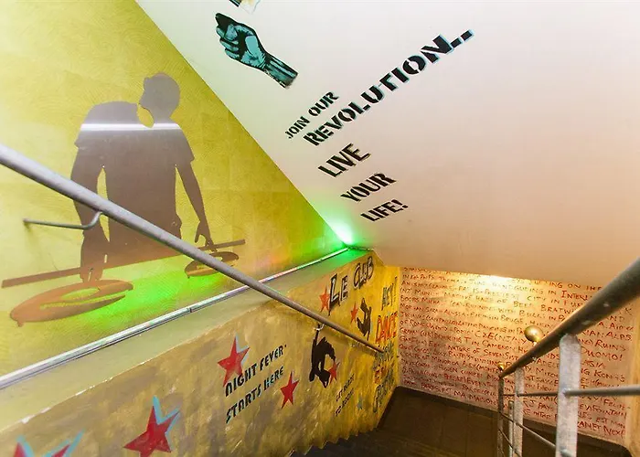 St Christopher's - Canal Paris