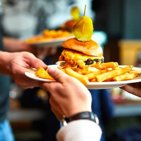 سانت كريستوفر - القنال بيت شباب باريس