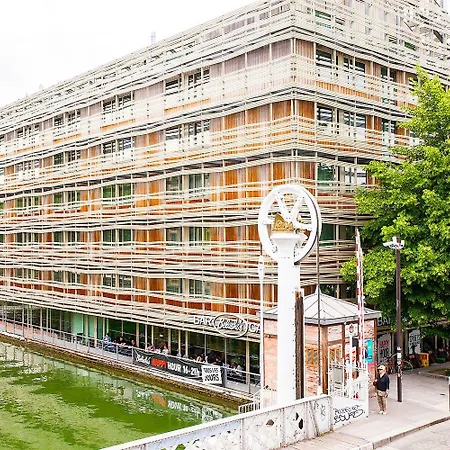 St Christopher's - Canal * Paris