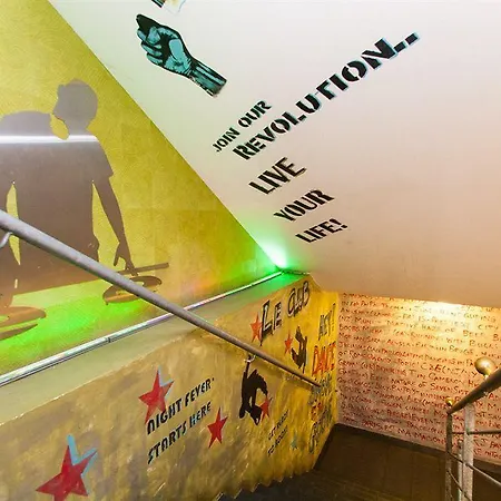 St Christopher's - Canal Paris