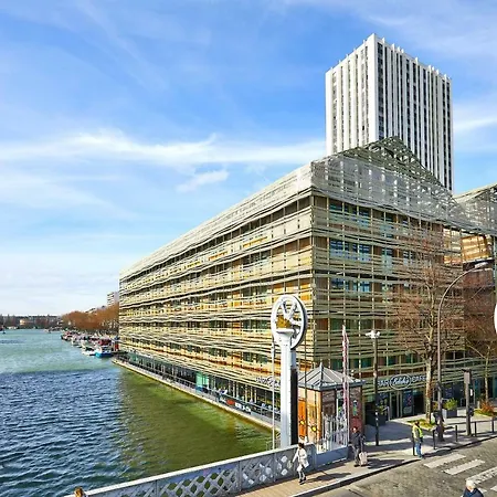 St Christopher's - Canal *